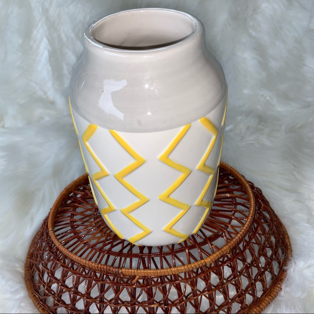 Hello Sunshine Ceramic Vase - Picture 8 of 9